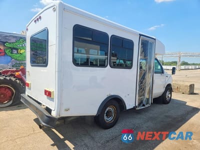 Trzecie zdjęcie samochodu z tyłu: 1998 FORD ECONOLINE E350 CUTAWAY VAN VIN:1FDSE30F0WHB67268 - miniatura