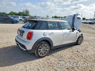 Trzecie zdjęcie samochodu z tyłu: 2024 MINI COOPER S VIN:WMW53DK04R2U42554 - miniatura
