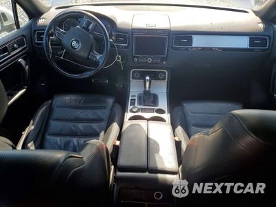 Zdjęcie 8 z 12 samochodu: 2017 VOLKSWAGEN TOUAREG WOLFSBURG VIN:WVGRF7BPXHD004646 - miniatura