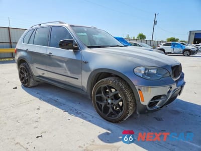 Czwarte zdjęcie samochodu z boku: 2013 BMW X5 XDRIVE50I VIN:5UXZV8C51D0C16672 - miniatura