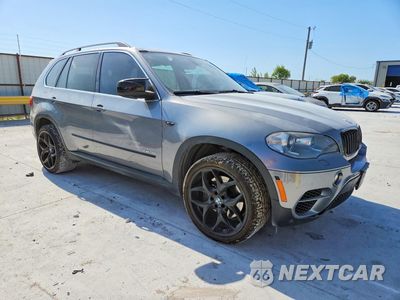 Czwarte zdjęcie samochodu z boku: 2013 BMW X5 XDRIVE50I VIN:5UXZV8C51D0C16672 - miniatura