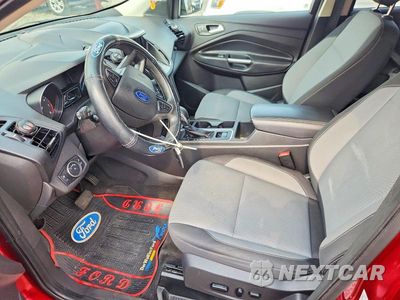 Zdjęcie 7 z 13 samochodu: 2019 FORD ESCAPE SE VIN:1FMCU9GD7KUA84033 - miniatura