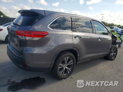 Trzecie zdjęcie samochodu z tyłu: 2019 TOYOTA HIGHLANDER LE VIN:5TDZARFHXKS060857 - miniatura
