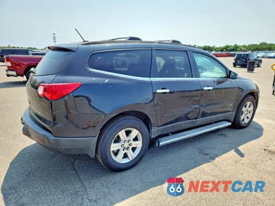 Trzecie zdjęcie samochodu z tyłu: 2010 CHEVROLET TRAVERSE LT VIN:1GNLVGED4AS145347 - miniatura