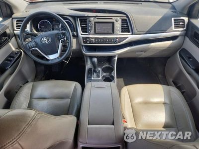 Zdjęcie 8 z 12 samochodu: 2019 TOYOTA HIGHLANDER LE VIN:5TDBZRFH8KS983817 - miniatura
