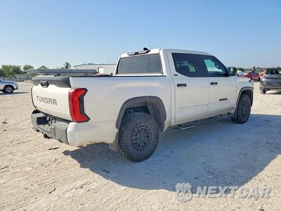 Trzecie zdjęcie samochodu z tyłu: 2025 TOYOTA TUNDRA SR5 VIN:5TFLA5DB5SX327667 - miniatura