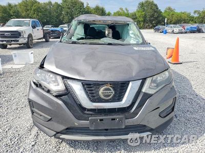 Piąte zdjęcie samochodu w środku: 2018 NISSAN ROGUE S VIN:5N1AT2MT9JC714832 - miniatura
