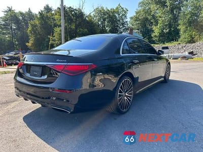 Trzecie zdjęcie samochodu z tyłu: 2022 MERCEDES-BENZ S 580 4MATIC VIN:W1K6G7GB1NA111654 - miniatura