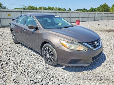 Czwarte zdjęcie samochodu z boku: 2017 NISSAN ALTIMA 2.5 S VIN:1N4AL3AP4HN317387 - miniatura