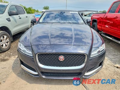 Piąte zdjęcie samochodu w środku: 2017 JAGUAR XF PREMIUM VIN:SAJBD4BV3HCY35597 - miniatura