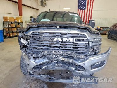 Piąte zdjęcie samochodu w środku: 2025 RAM 2500 TRADESMAN VIN:3C63R5CL6SG552839 - miniatura