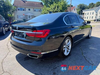 Trzecie zdjęcie samochodu z tyłu: 2018 BMW 750 XI VIN:WBA7F2C53JB238489 - miniatura