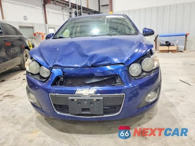 Piąte zdjęcie samochodu w środku: 2013 CHEVROLET SONIC LS VIN:1G1JA5SH3D4257520 - miniatura