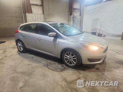 Czwarte zdjęcie samochodu z boku: 2015 FORD FOCUS SE VIN:1FADP3K2XFL202175 - miniatura