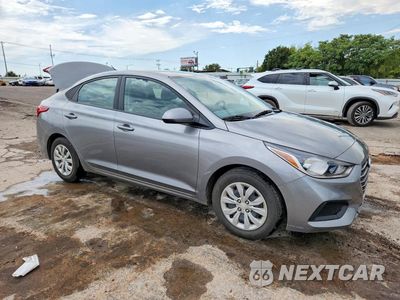 Czwarte zdjęcie samochodu z boku: 2021 HYUNDAI ACCENT SE VIN:3KPC24A65ME139023 - miniatura