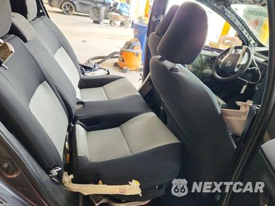 Zdjęcie 10 z 13 samochodu: 2015 TOYOTA PRIUS C TWO VIN:JTDKDTB34F1105598 - miniatura