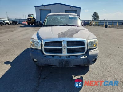 Piąte zdjęcie samochodu w środku: 2005 DODGE DAKOTA QUAD SLT VIN:1D7HW48N85S245901 - miniatura