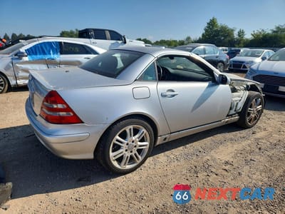 Trzecie zdjęcie samochodu z tyłu: 2004 MERCEDES-BENZ SLK 320 VIN:WDBKK65F74F304737 - miniatura