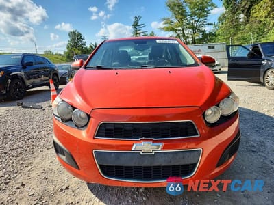 Piąte zdjęcie samochodu w środku: 2013 CHEVROLET SONIC LS VIN:1G1JA5SG1D4174711 - miniatura
