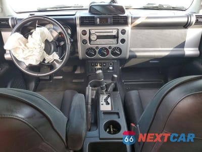 Zdjęcie 8 z 13 samochodu: 2010 TOYOTA FJ CRUISER BASE VIN:JTEBU4BF3AK084385 - miniatura