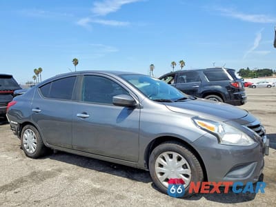 Czwarte zdjęcie samochodu z boku: 2019 NISSAN VERSA SV VIN:3N1CN7APXKL876828 - miniatura
