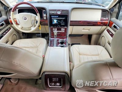 Zdjęcie 8 z 13 samochodu: 2004 LINCOLN NAVIGATOR VIN:5LMFU27R54LJ14345 - miniatura