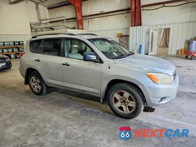 Czwarte zdjęcie samochodu z boku: 2006 TOYOTA RAV4 BASE VIN:JTMBD35V465032514 - miniatura