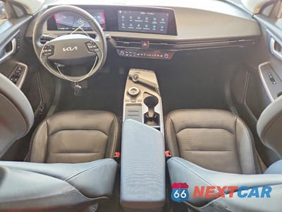 Zdjęcie 8 z 13 samochodu: 2023 KIA EV6 WIND VIN:KNDC34LA5P5604396 - miniatura