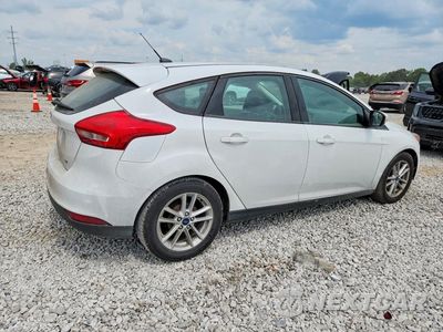 Trzecie zdjęcie samochodu z tyłu: 2017 FORD FOCUS SE VIN:1FADP3K22HL272837 - miniatura
