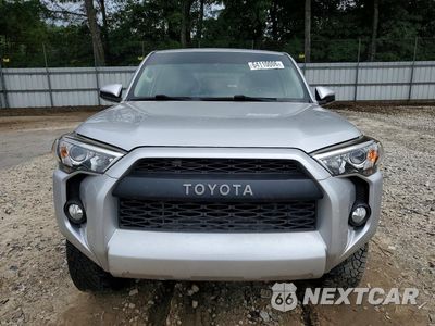 Piąte zdjęcie samochodu w środku: 2019 TOYOTA 4RUNNER SR5 VIN:JTEZU5JR9K5209020 - miniatura