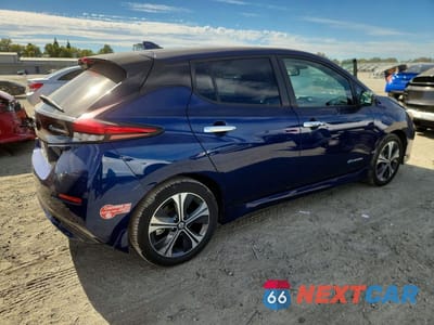Trzecie zdjęcie samochodu z tyłu: 2018 NISSAN LEAF SV VIN:1N4AZ1CP4JC301868 - miniatura