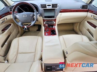 Zdjęcie 8 z 13 samochodu: 2012 LEXUS LS 460 VIN:JTHCL5EF2C5014065 - miniatura