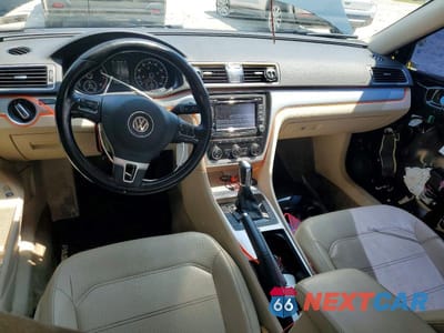 Zdjęcie 8 z 12 samochodu: 2012 VOLKSWAGEN PASSAT SE VIN:1VWBP7A34CC039325 - miniatura
