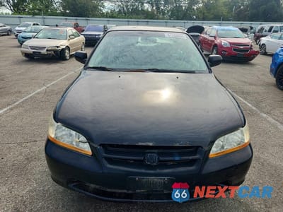 Piąte zdjęcie samochodu w środku: 2000 HONDA ACCORD LX VIN:1HGCG5640YA033801 - miniatura