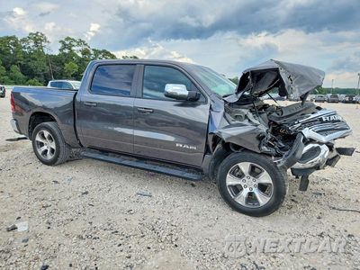 Czwarte zdjęcie samochodu z boku: 2024 RAM 1500 LARAMIE VIN:1C6RREJT5RN219983 - miniatura