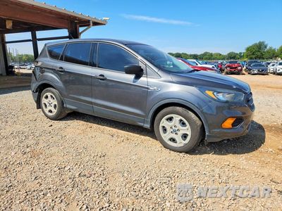 Czwarte zdjęcie samochodu z boku: 2018 FORD ESCAPE S VIN:1FMCU0F77JUA94230 - miniatura
