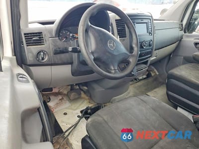 Zdjęcie 8 z 12 samochodu: 2017 MERCEDES-BENZ SPRINTER 2500 DELIVERY VAN VIN:WD3PE7CD0HP524141 - miniatura