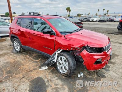 Czwarte zdjęcie samochodu z boku: 2025 JEEP COMPASS LATITUDE VIN:3C4NJDBN0ST619254 - miniatura