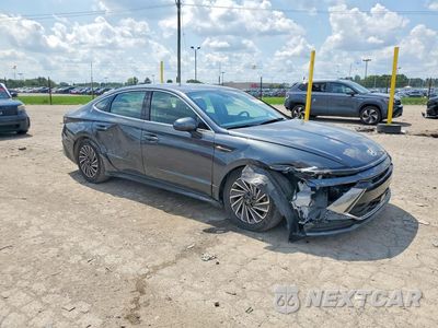 Czwarte zdjęcie samochodu z boku: 2024 HYUNDAI SONATA HYBRID SEL VIN:KMHL34JJ7RA089619 - miniatura