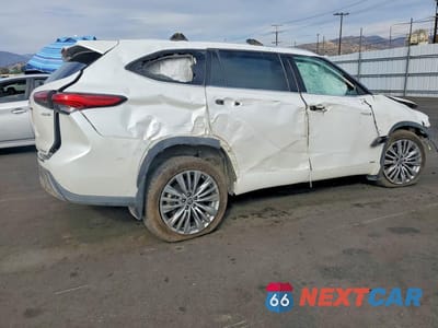 Trzecie zdjęcie samochodu z tyłu: 2021 TOYOTA HIGHLANDER HYBRID PLATINUM VIN:5TDEBRCH8MS026175 - miniatura