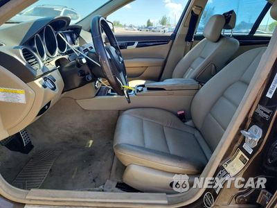 Zdjęcie 7 z 12 samochodu: 2013 MERCEDES-BENZ C 250 VIN:WDDGF4HB5DF971532 - miniatura