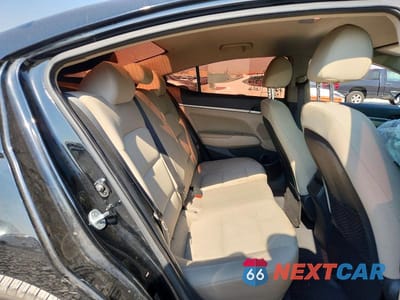 Zdjęcie 10 z 12 samochodu: 2017 HYUNDAI ELANTRA SE VIN:5NPD84LF7HH049406 - miniatura
