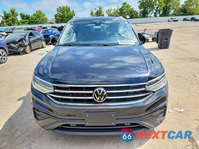 Piąte zdjęcie samochodu w środku: 2023 VOLKSWAGEN TIGUAN SE VIN:3VV3B7AX6PM032519 - miniatura