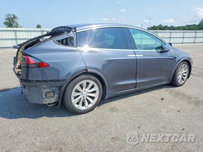 Trzecie zdjęcie samochodu z tyłu: 2018 TESLA MODEL X VIN:5YJXCBE26JF137717 - miniatura