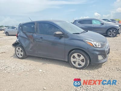 Czwarte zdjęcie samochodu z boku: 2020 CHEVROLET SPARK LS VIN:KL8CB6SA5LC400325 - miniatura