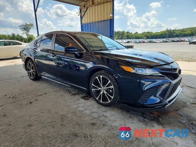 Czwarte zdjęcie samochodu z boku: 2020 TOYOTA CAMRY SE VIN:4T1G11AK5LU502271 - miniatura