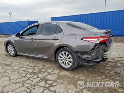 Drugie zdjęcie samochodu z przodu: 2018 TOYOTA CAMRY LE VIN:4T1B11HK8JU141261 - miniatura