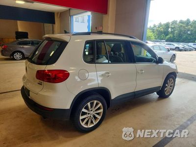 Trzecie zdjęcie samochodu z tyłu: 2017 VOLKSWAGEN TIGUAN S VIN:WVGBV7AX6HK049990 - miniatura