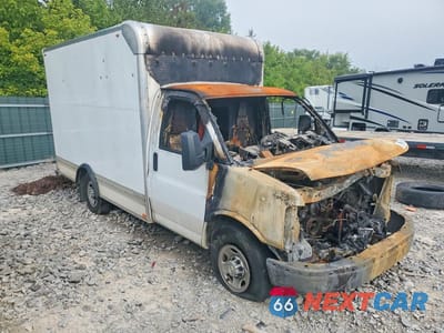 Czwarte zdjęcie samochodu z boku: 2023 CHEVROLET EXPRESS G3500 VIN:1GB0GRFP4P1100387 - miniatura