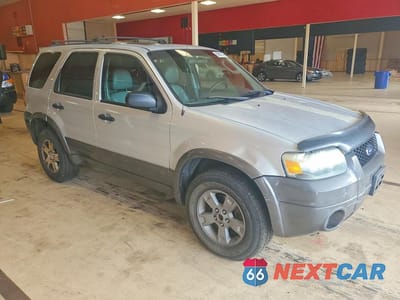 Czwarte zdjęcie samochodu z boku: 2005 FORD ESCAPE XLT VIN:1FMYU93165KA67418 - miniatura